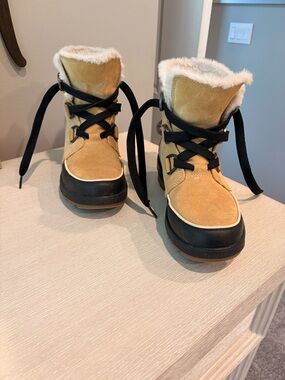 Sorel Tan and Black Faux-Fur Winter Lace-Up Boots